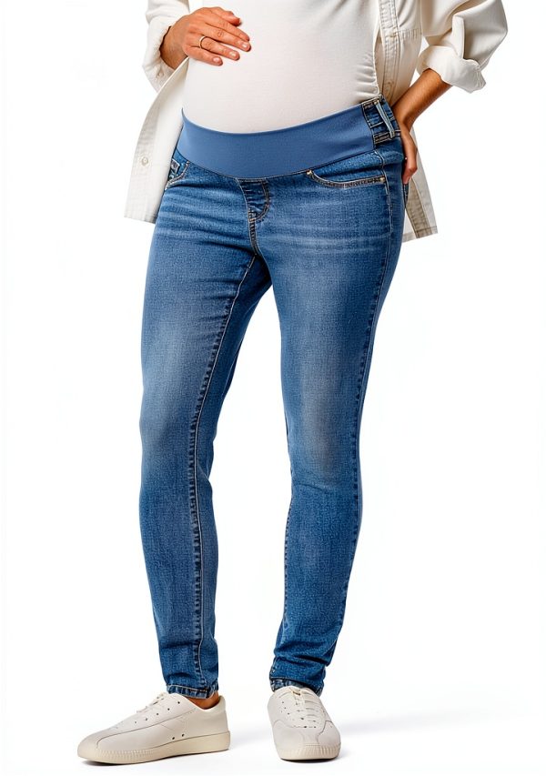 Levi Strauss Signature Gold Women's Totally Shaping Ultimate Pull-on-0