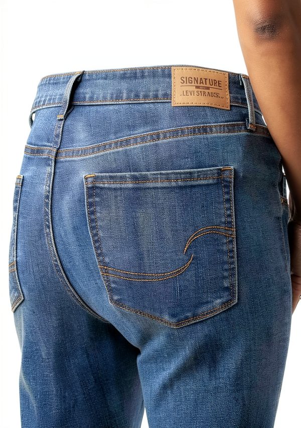Levi Strauss Signature Gold Women's Totally Shaping Ultimate Pull-on-4